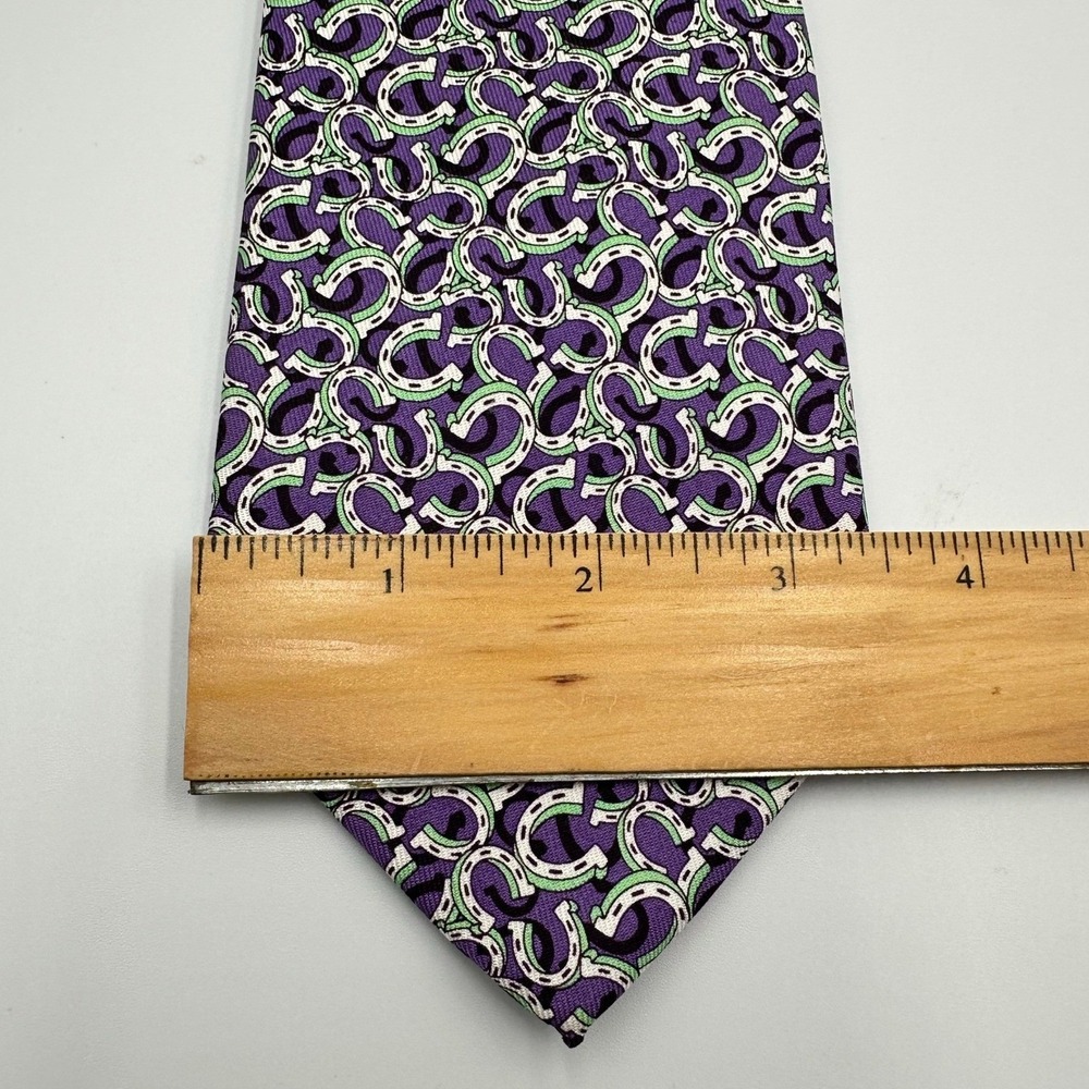 Vineyard Vines Kentucky Derby Silk Tie Purple Horseshoe Print USA 3.5in - Picture 6 of 7